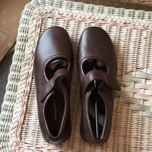 Easy Spirit, dark brown, brand new shoes